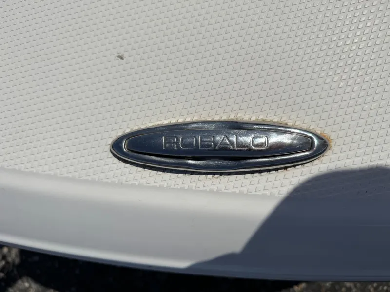 Slide: The Image of Robalo 206 Cayman 2014 boat emblem on textured surface. - 14