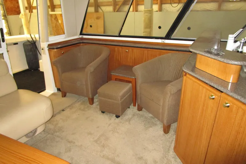 Slide: The Image of Interior of 1999 Bayliner 4788 Pilot House Motoryacht with cozy seating and wood accents. - 25
