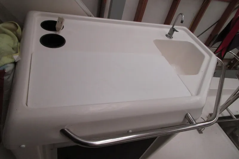 Slide: The Image of 1999 Bayliner 4788 Pilot House Motoryacht sink area with faucet and cup holders. - 35