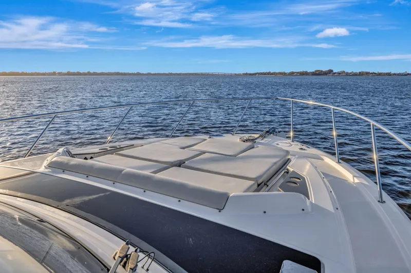 Slide: The Image of Boston Whaler 405 Conquest 2021 - 11