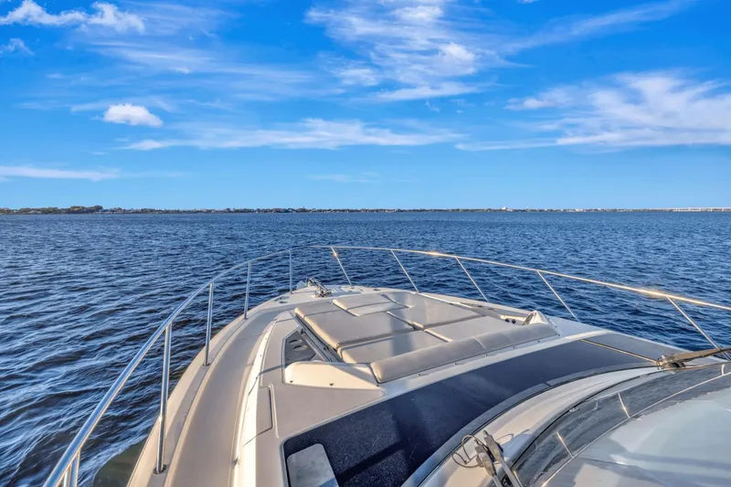 Slide: The Image of Boston Whaler 405 Conquest 2021 - 13