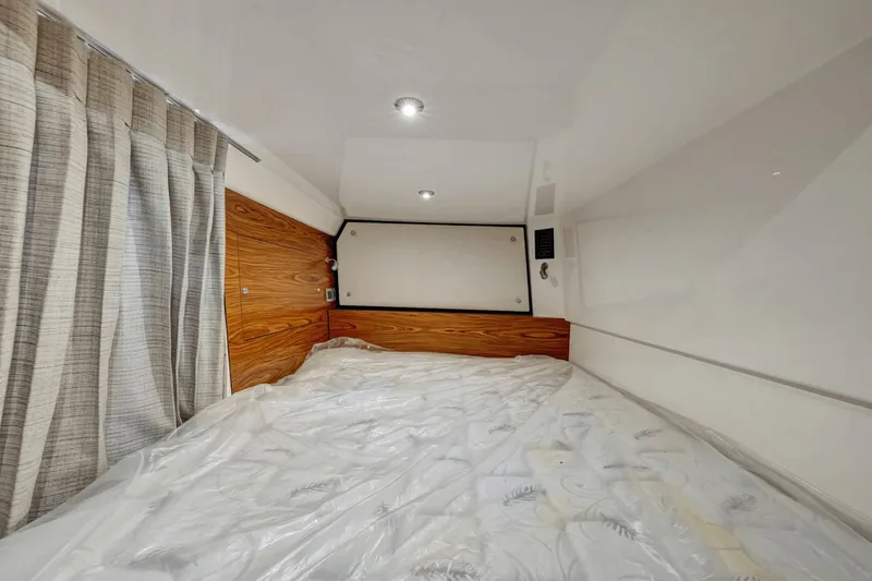 Slide: The Image of Boston Whaler 405 Conquest 2021 - 30