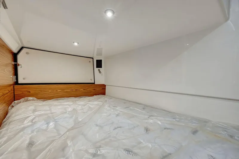 Slide: The Image of Boston Whaler 405 Conquest 2021 - 33