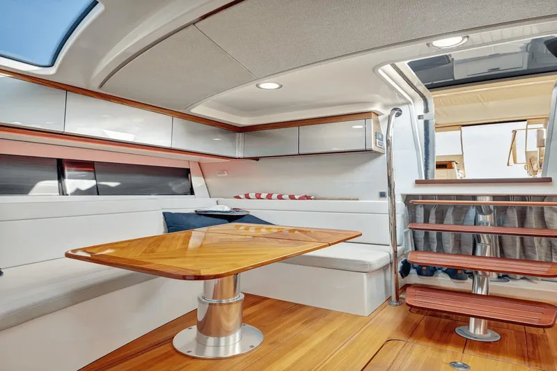 Slide: The Image of Boston Whaler 405 Conquest 2021 - 38