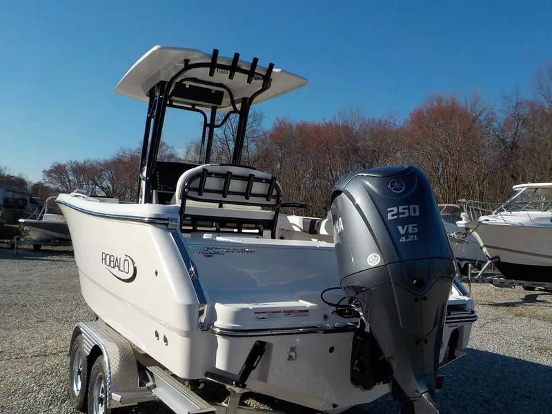 Slide: The Image of 2025 Robalo Explorer R232EX boat with Yamaha 250 V6 engine. - 5