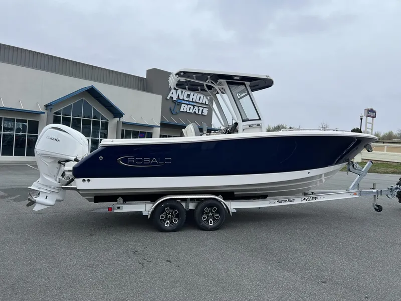 Slide: The Image of Robalo Center Console R250 2025 - 3