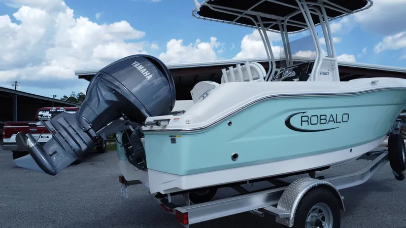 Slide: The Image of Robalo R180 Center Console 2025 - 4
