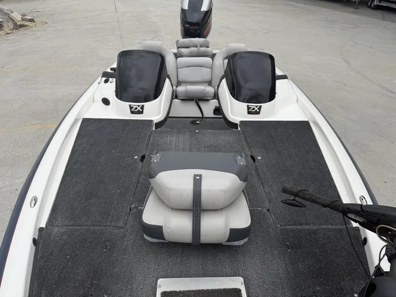 Slide: The Image of Skeeter ZX19 2008 - 4