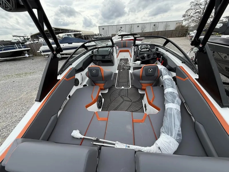 Slide: The Image of Scarab 195 LX 2025 - 8