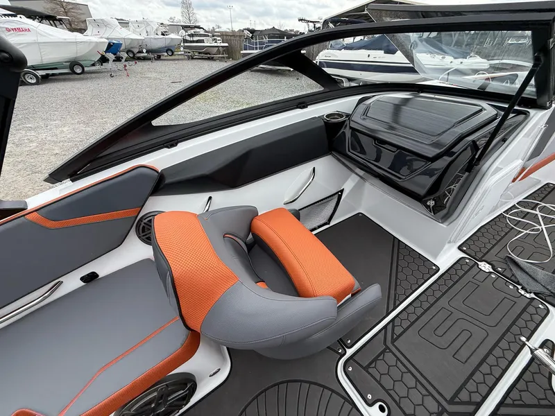 Slide: The Image of Scarab 195 LX 2025 - 9