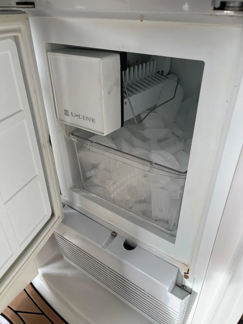 Slide: The Image of U-Line ice maker in a 2006 Four Winns 350 boat, filled with ice cubes. - 13
