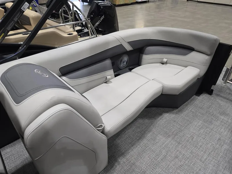 Slide: The Image of Barletta Cabrio C24QC 2025 - 15