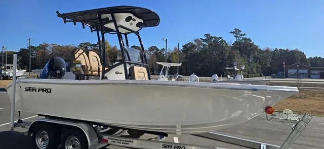 Slide: The Image of Sea Pro 202 Center Console 2025 - 13