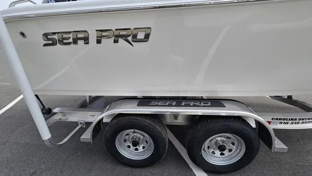 Slide: The Image of Sea Pro 202 Center Console 2025 - 15