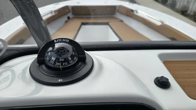 Slide: The Image of Sea Pro 202 Center Console 2025 - 25