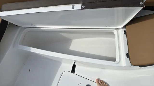 Slide: The Image of Sea Pro 202 Center Console 2025 - 36