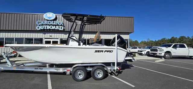 Slide: The Image of Sea Pro 202 Center Console 2025 - 41