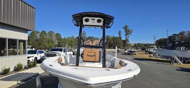 Slide: The Image of Sea Pro 202 Center Console 2025 - 6