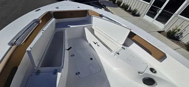 Slide: The Image of Sea Pro 202 Center Console 2025 - 8