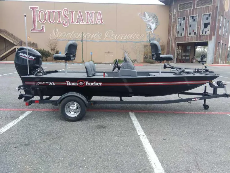 Slide: The Image of 2025 Tracker Bass Tracker Classic XL boat parked outside Louisiana Sportsman's Paradise. - 4