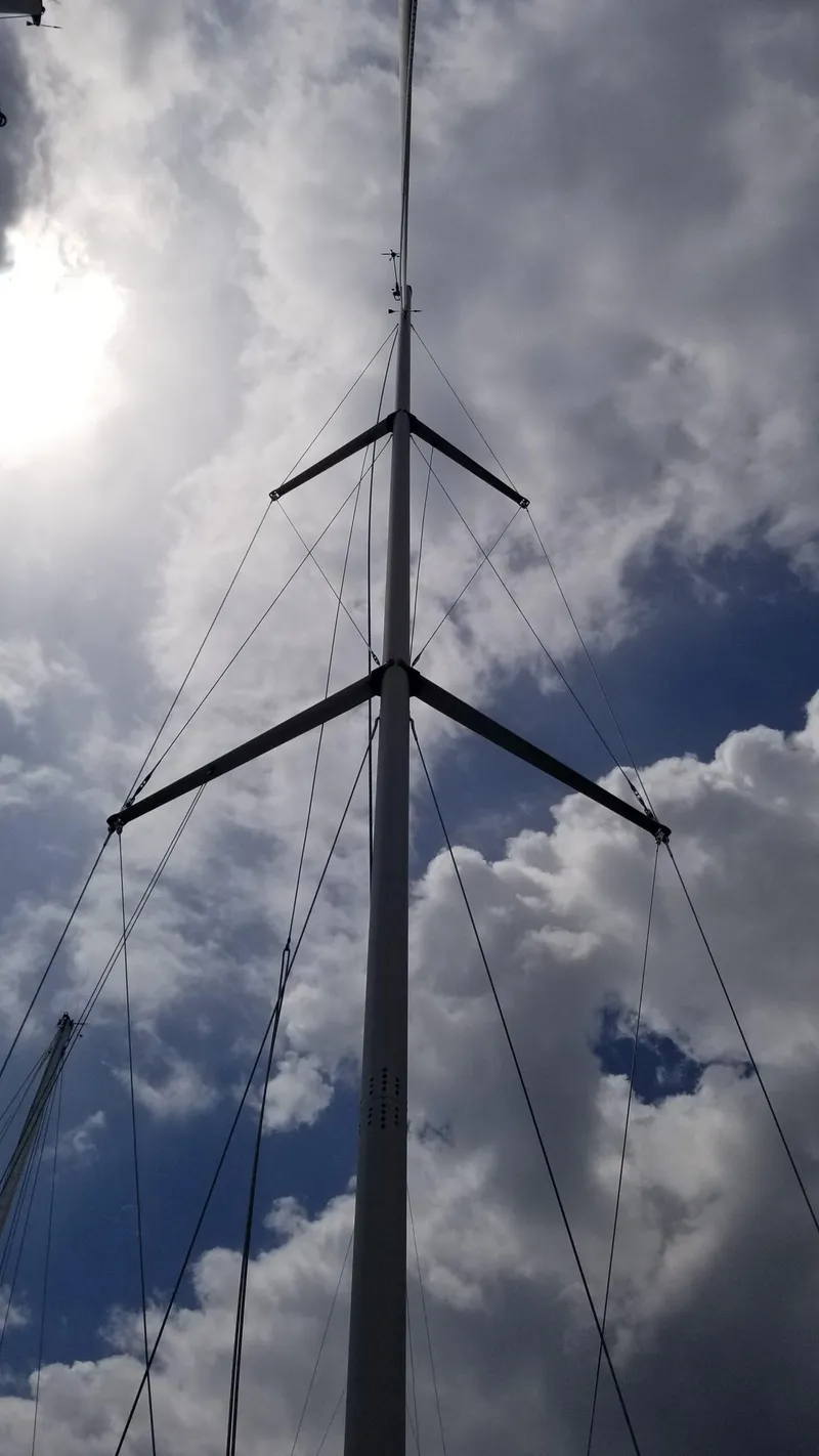 Slide: The Image of Mast of 1999 Hunter 340 sailboat against cloudy sky. - 9