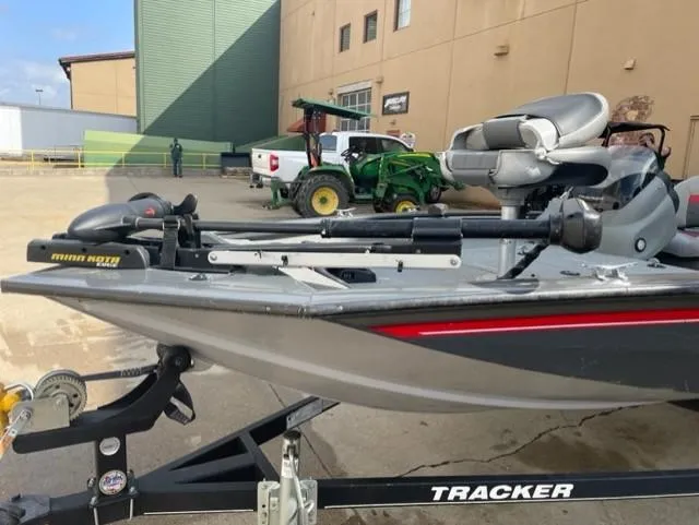 Slide: The Image of Tracker PRO175TF 2017 - 5