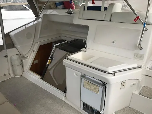 Slide: The Image of Silverton 392 Motor Yacht 2000 - 10