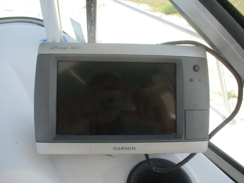 Slide: The Image of Garmin GPSmap 440s device on 2001 Shamrock 246 Walkaround boat dashboard. - 23