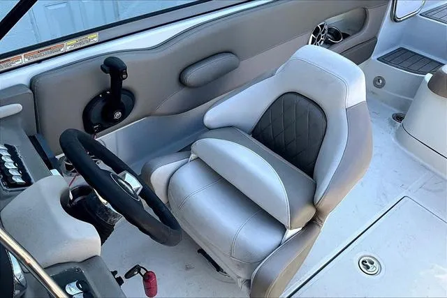 Slide: The Image of Crownline Boats E215 XS 2023 - 15