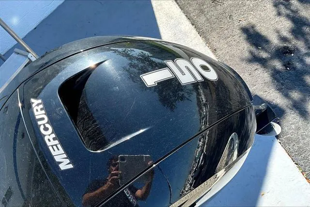 Slide: The Image of Crownline Boats E215 XS 2023 - 20