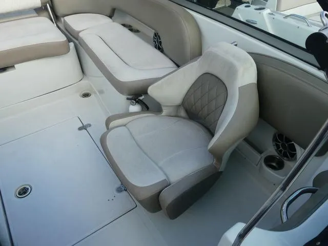 Slide: The Image of Crownline Boats E215 XS 2023 - 9