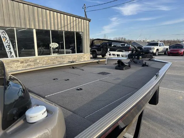 Slide: The Image of 2011 G3 Eagle 190 boat on display outside dealership, featuring spacious deck and modern design. - 6