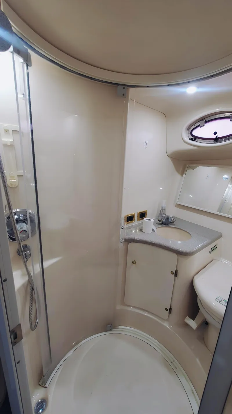 Slide: The Image of Sea Ray 370 Express Cruiser 1997 - 14