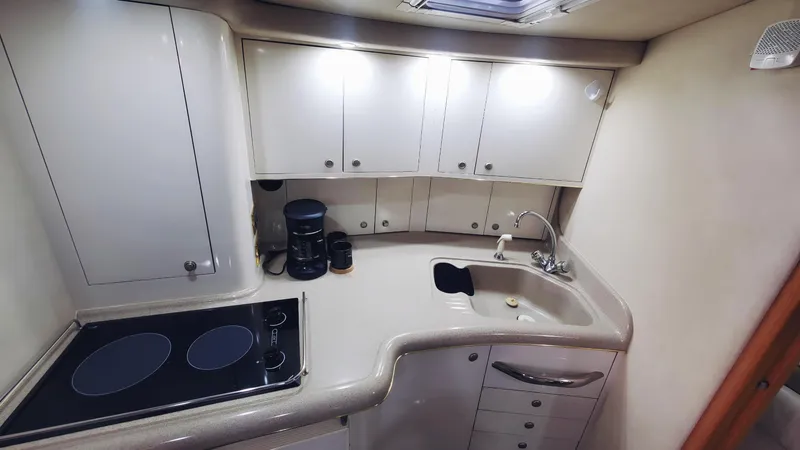 Slide: The Image of Sea Ray 370 Express Cruiser 1997 - 18