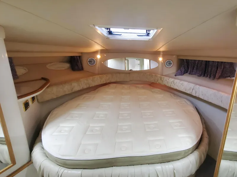 Slide: The Image of Sea Ray 370 Express Cruiser 1997 - 20