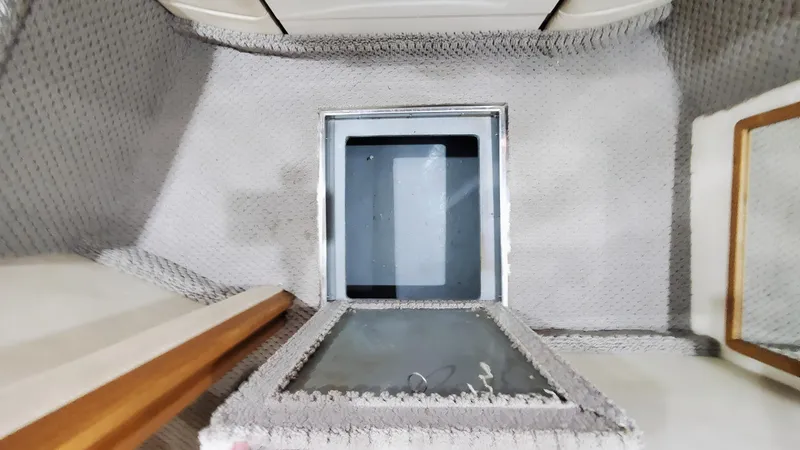 Slide: The Image of Sea Ray 370 Express Cruiser 1997 - 21