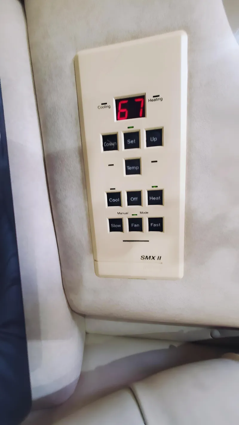 Slide: The Image of Sea Ray 370 Express Cruiser 1997 - 22