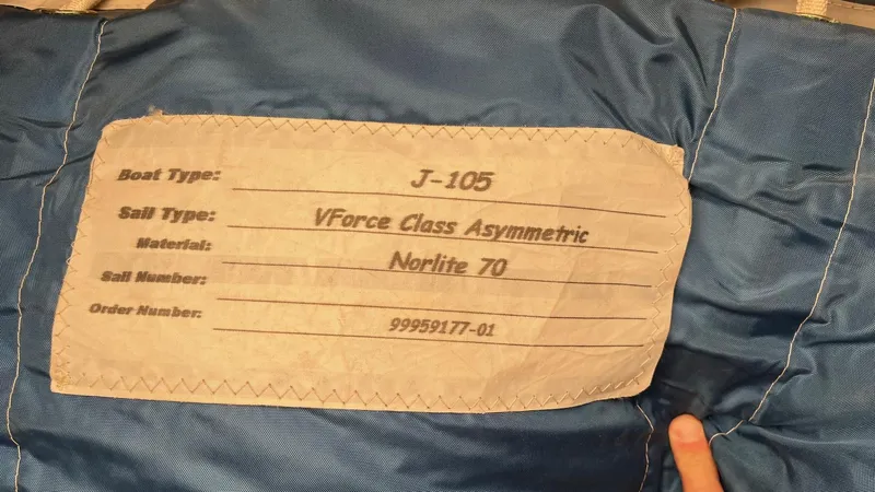 Slide: The Image of Label on J/105 sail, VForce Class Asymmetric, Norlite 70 material, order number 99959177-01. - 21