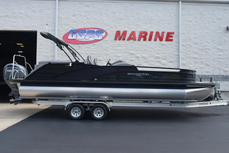 The Image of 2023 Bennington 25 RTFB pontoon boat on trailer at GSPS Marine dealership. - 1