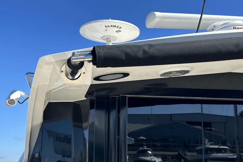 Slide: The Image of Sea Ray 510 Sundancer 2015 - 17