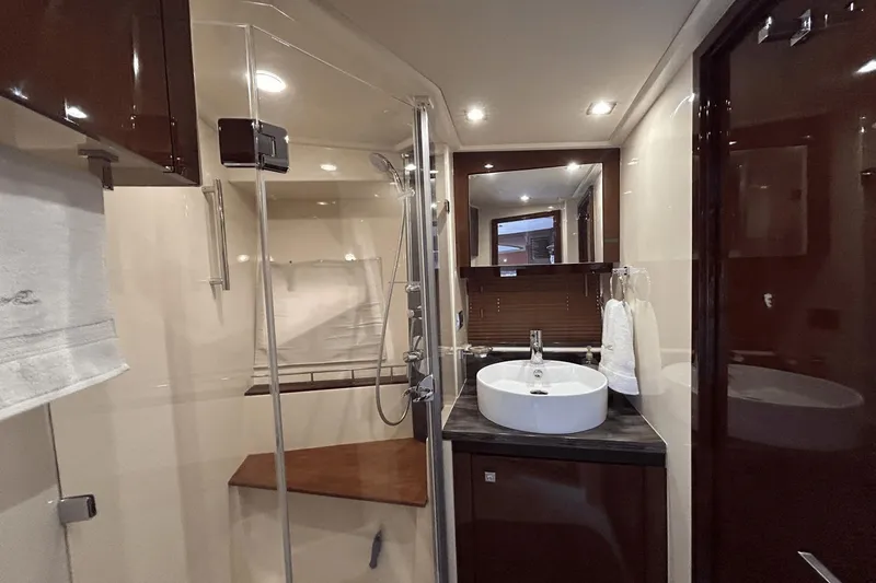 Slide: The Image of Sea Ray 510 Sundancer 2015 - 37