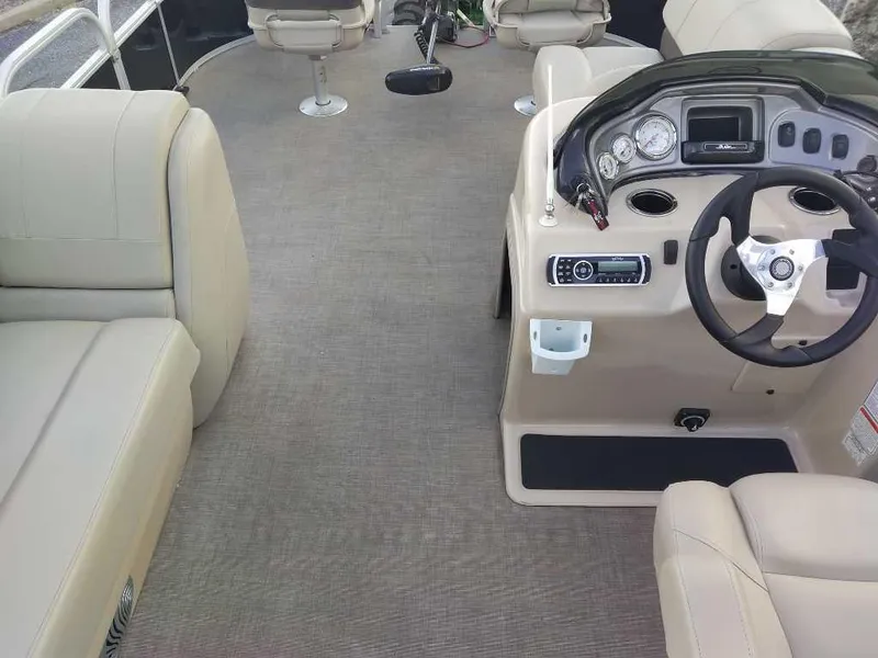 Slide: The Image of Sun Tracker FISHIN' BARGE 20 2019 - 4