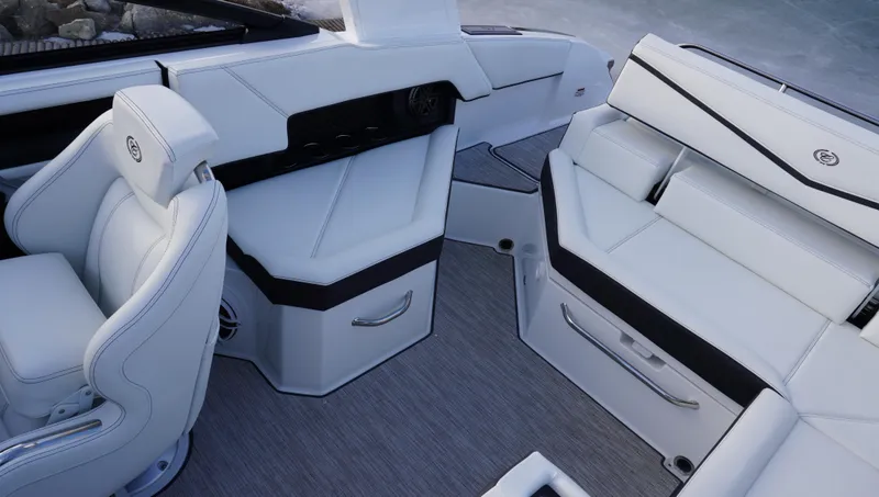 Slide: The Image of Cobalt R4 Surf 2025 - 17