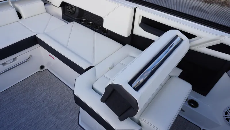 Slide: The Image of Cobalt R4 Surf 2025 - 21