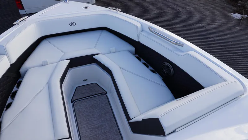 Slide: The Image of Cobalt R4 Surf 2025 - 24