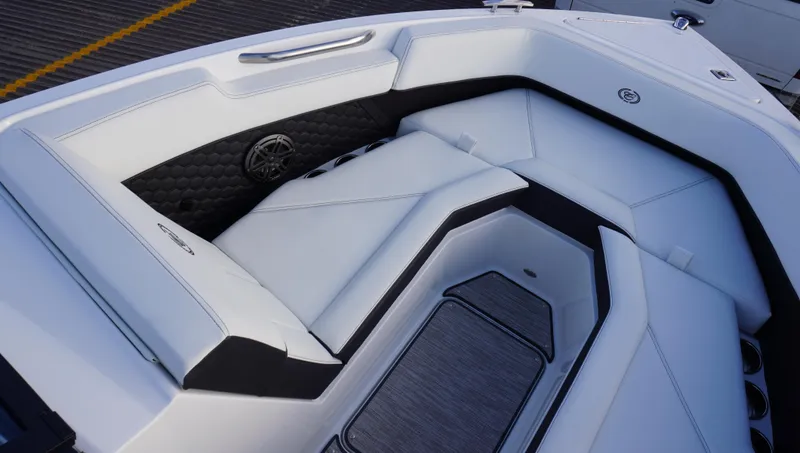 Slide: The Image of Cobalt R4 Surf 2025 - 25