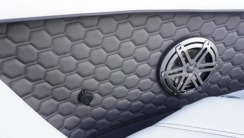 Slide: The Image of Cobalt R4 Surf 2025 - 26