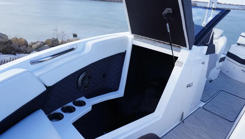 Slide: The Image of Cobalt R4 Surf 2025 - 29