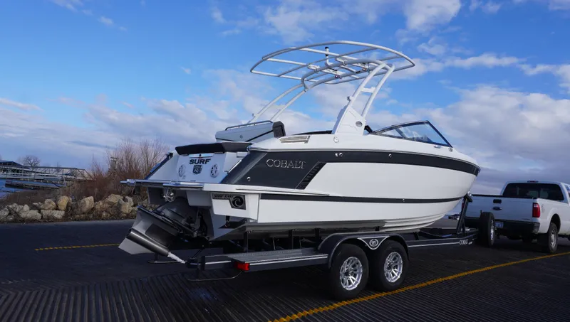 Slide: The Image of Cobalt R4 Surf 2025 - 3