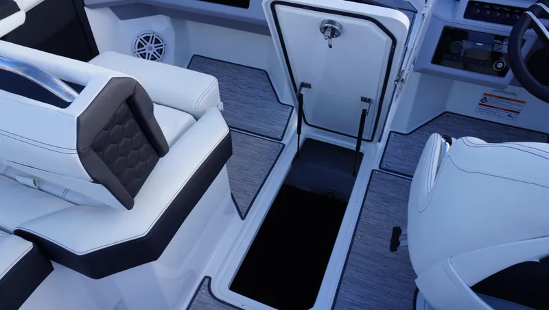 Slide: The Image of Cobalt R4 Surf 2025 - 30